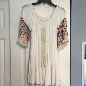 White and floral tunic, size medium